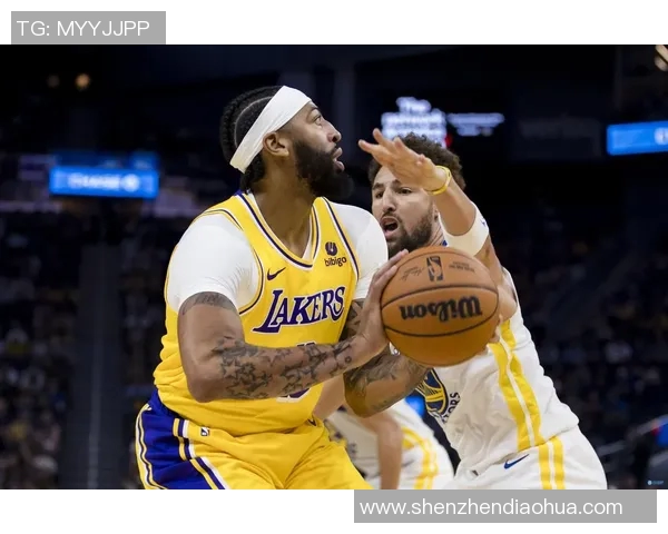 浓眉与教练激烈争执冲突升级 球场内外关系紧张引发热议